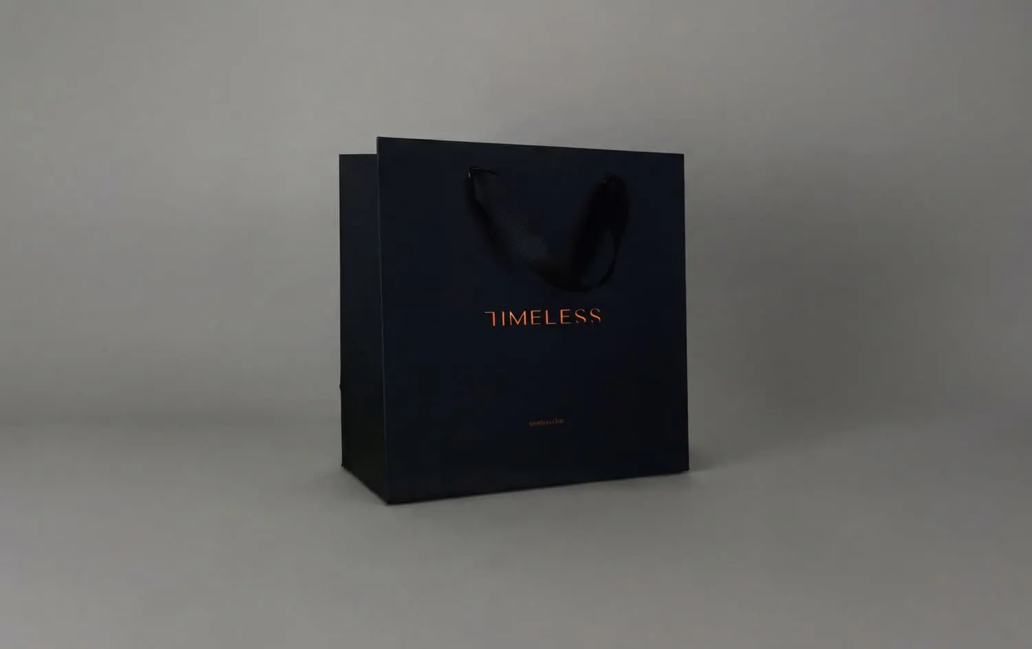 Paper bag with foiling